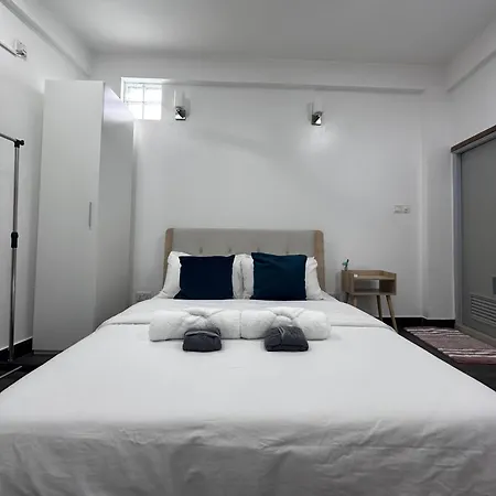 Riviera Cove - 1 Bedroom Apartment With Living Room & Kitchen